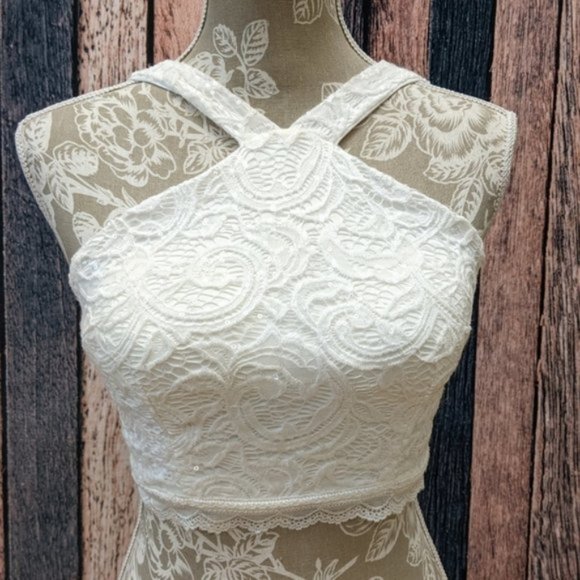 White Lace Overlay Crop Halter Neck Top - Picture 2 of 3
